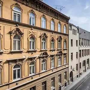 Cosy Tolnai Street Appartement